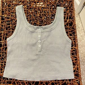 Basic Uniqlo crop top